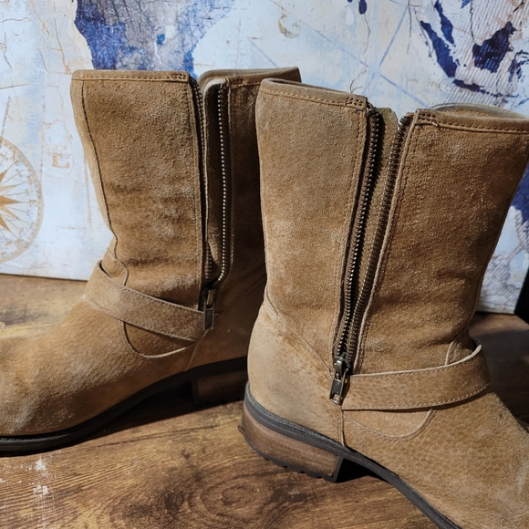 UGG Women's Brown Chaney Winter Moto Boots, Size 9. - Picture 6 of 11